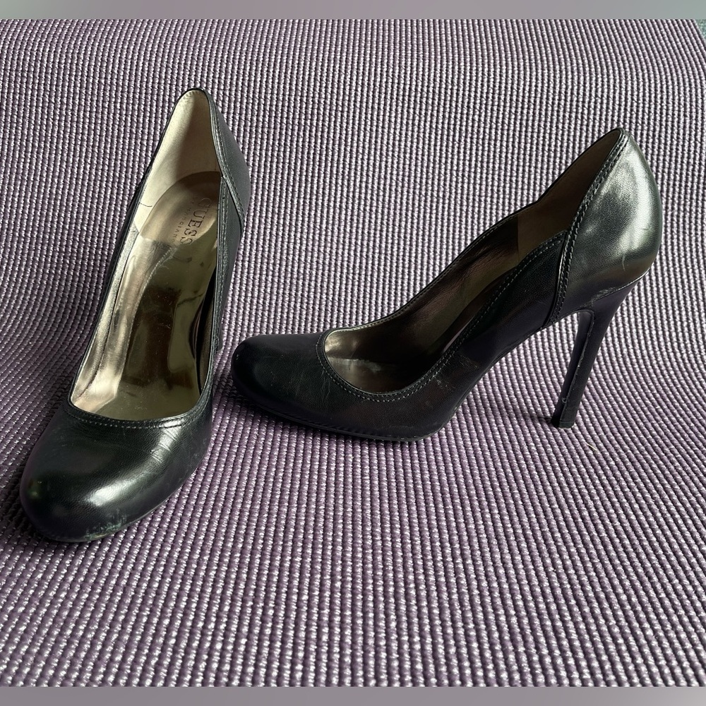 Guess classic pumps